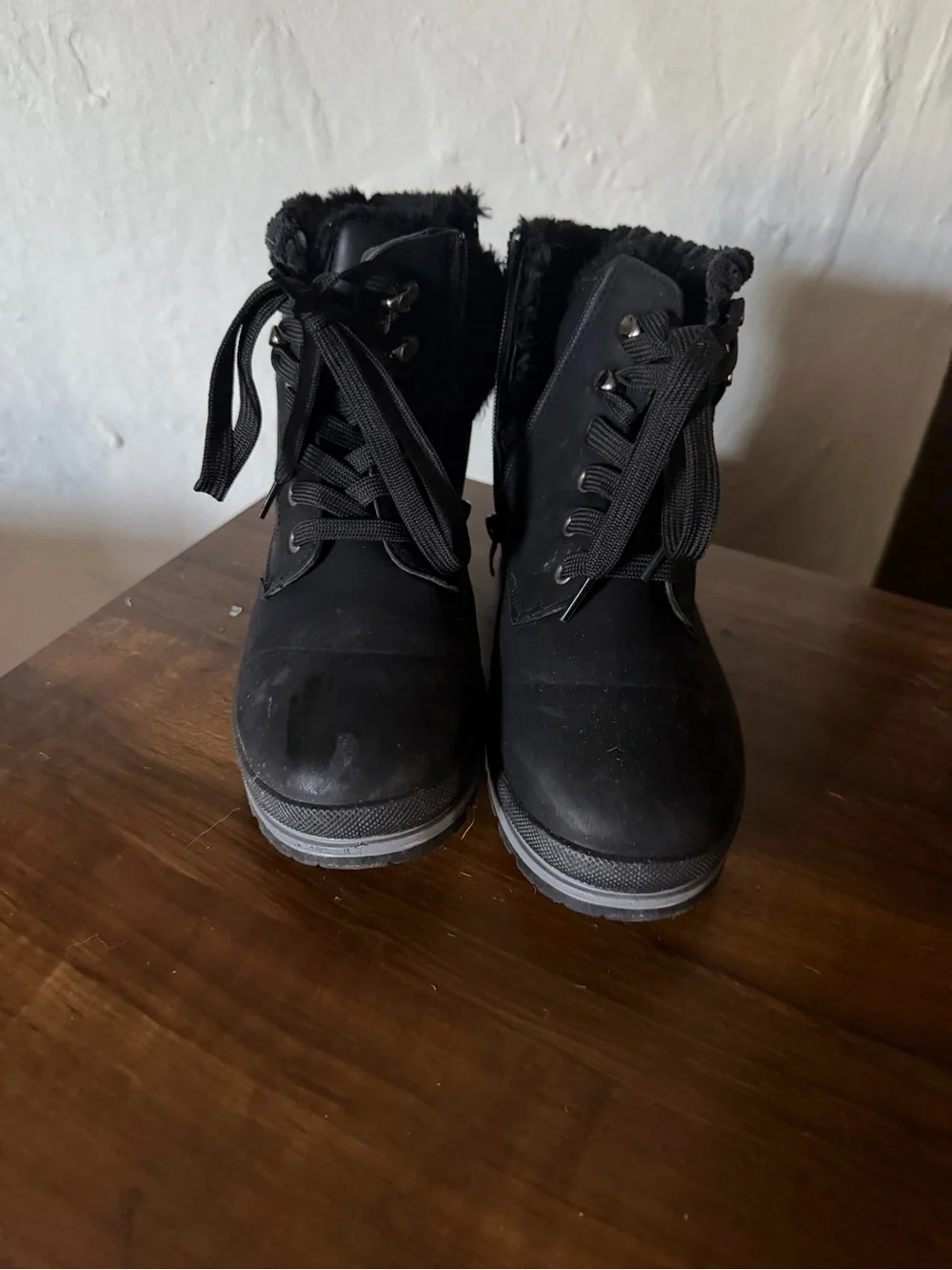 Women's Black Faux-Fur Lined Lace-Up Winter Boot